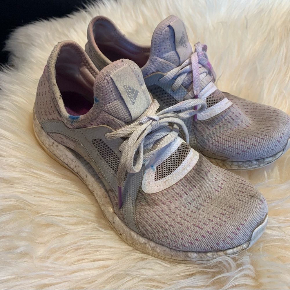SALE!! Floating arch ultraboost size 8